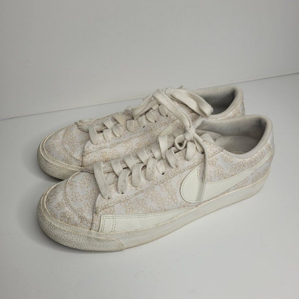 Nike Blazer Low 77 SE Floral Jacquard Sneaker in Sail/Sesame size 10